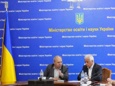 Підручник без дискримінації: МОН починає впровадження нових стандартів