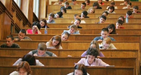 Випускників звільнили від обов'язкового відпрацювання - Закон підписаний